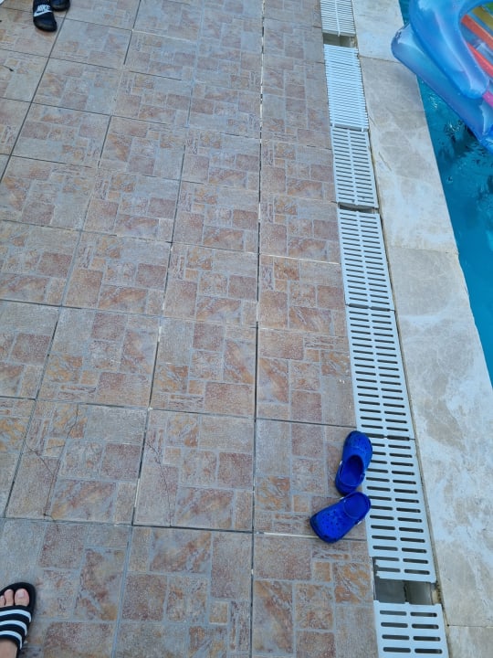 Pool Luna Beach Deluxe Hotel