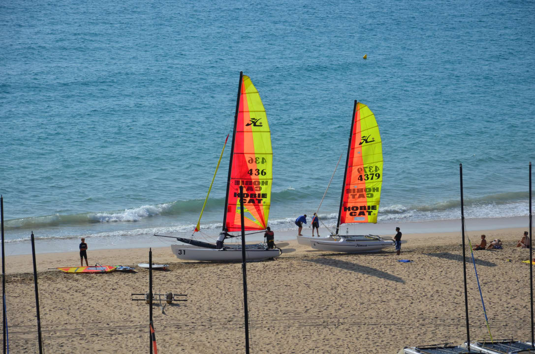 Katamarane am Strand ROBINSON ESQUINZO PLAYA