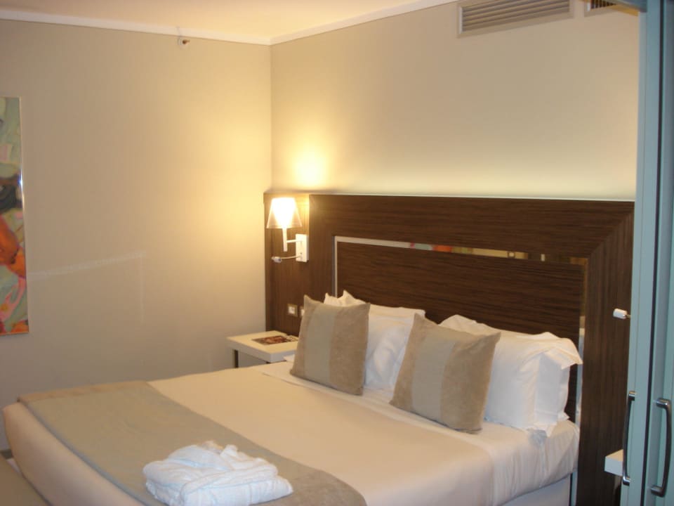King-Size Bett Hotel Ramada Plaza Milano