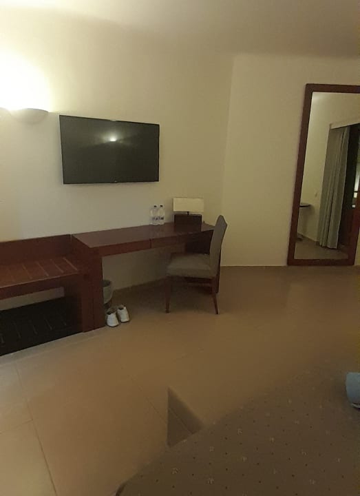 Zimmer Apollonia Beach Resort & Spa