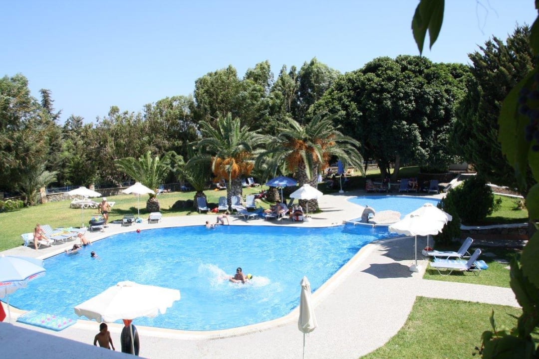 Blick von der Terrasse zum Pool Ekaterini Hotel