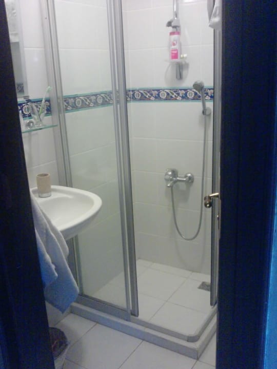 Bad mit Dusche Ninova Pension