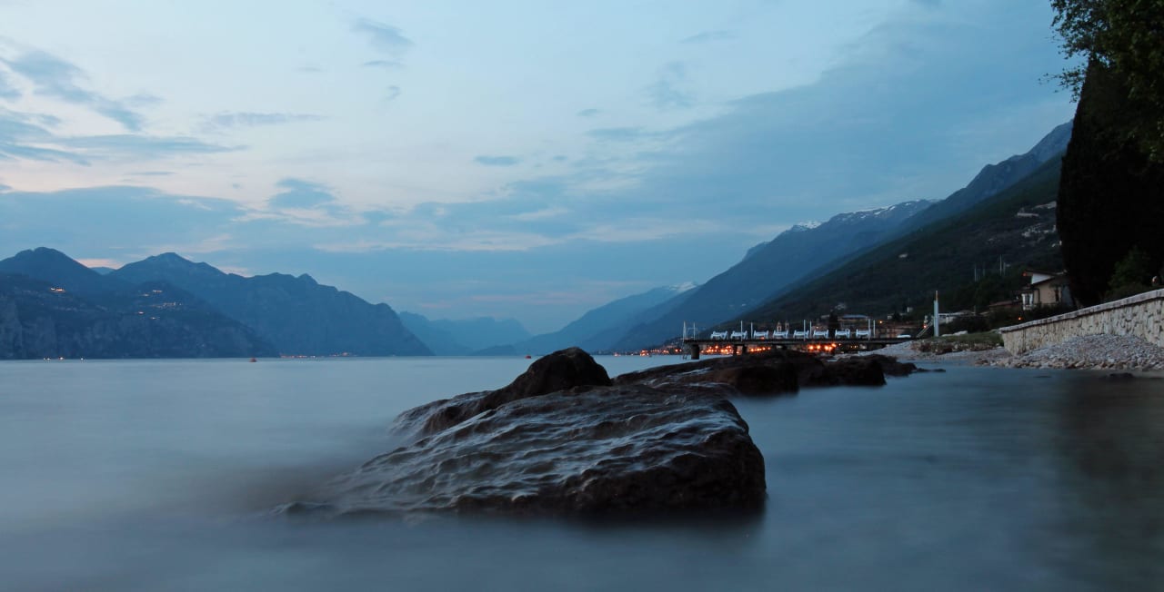Am See unmittelbar vor dem Hotel Hotel Rabay