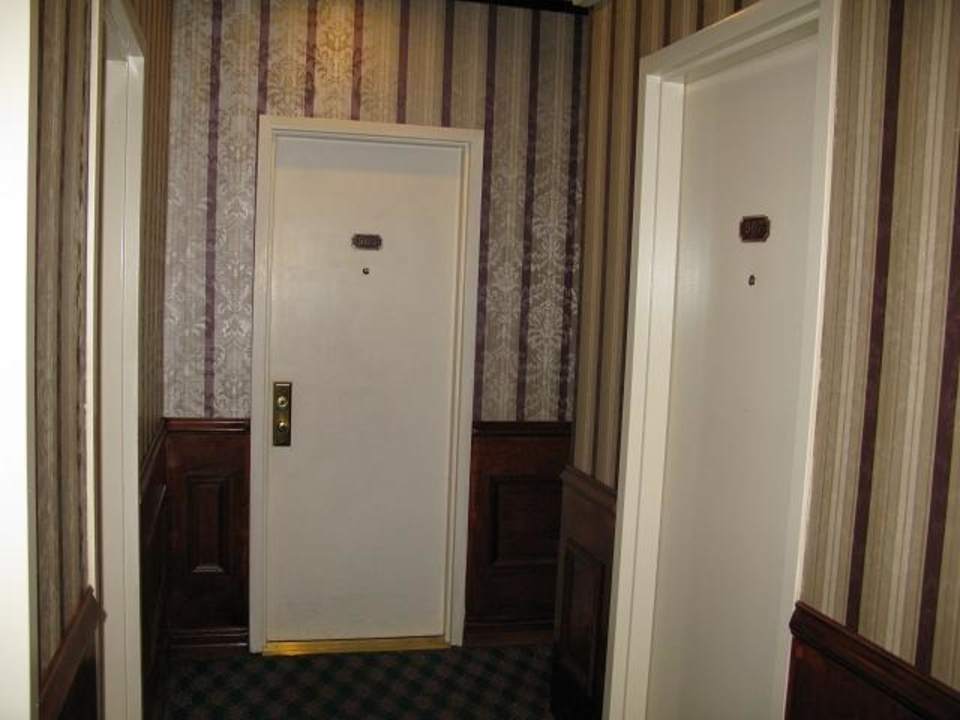 Flur vor Zimmer 507 St. James Hotel