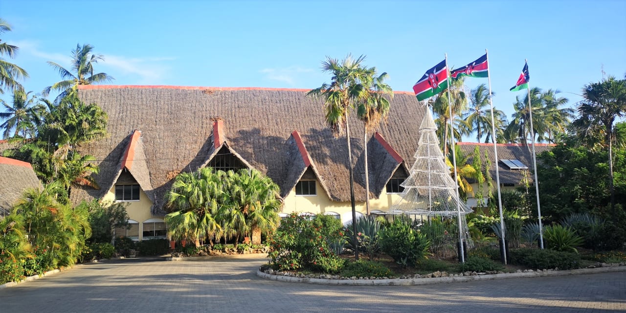Lobby Bahari Beach Hotel