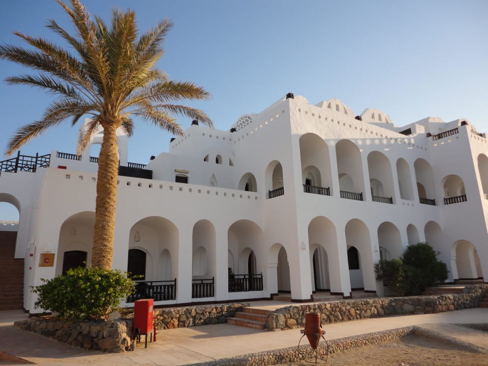 Hotelweg bei Tag Arabella Azur Resort