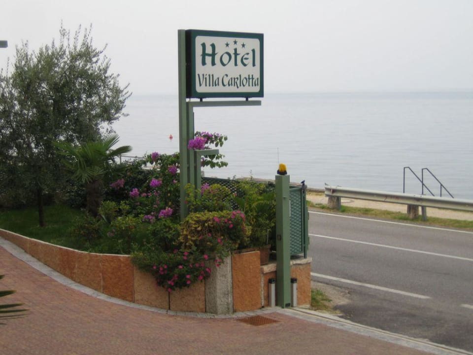 Einfahrt Villa Carlotta