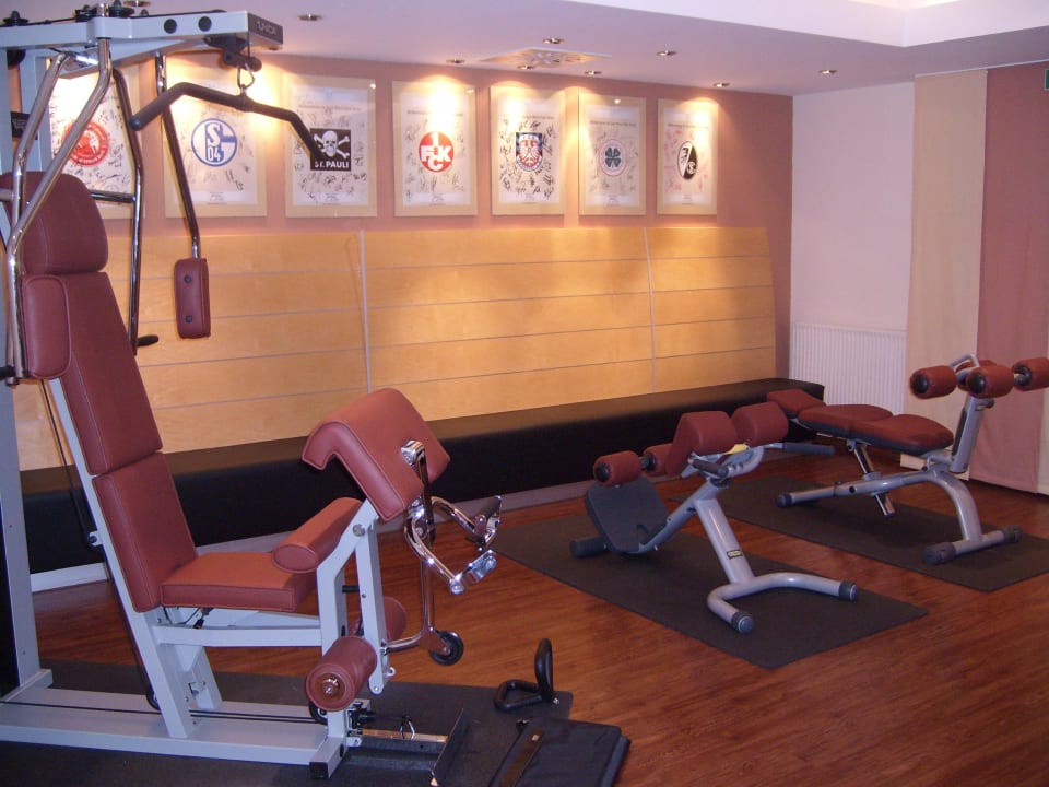 Moderne Fitnessgeräte Novina Hotel Südwestpark