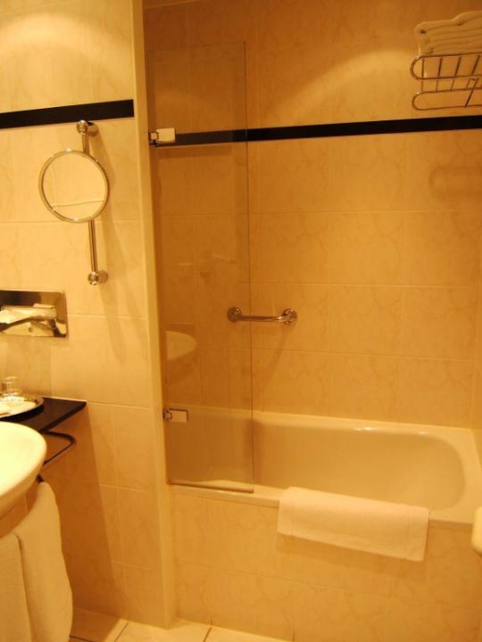 Badezimmer Standardzimmer Vienna House by Wyndham Thüringer Hof Eisenach