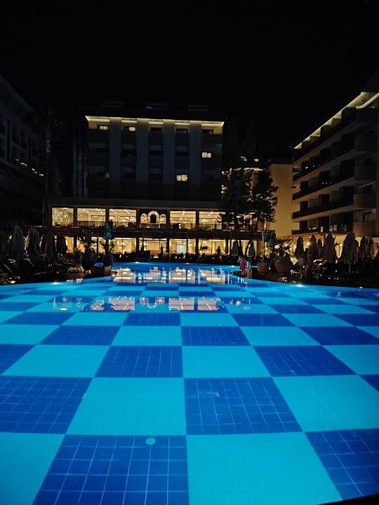 Pool Kaia Coracesium
