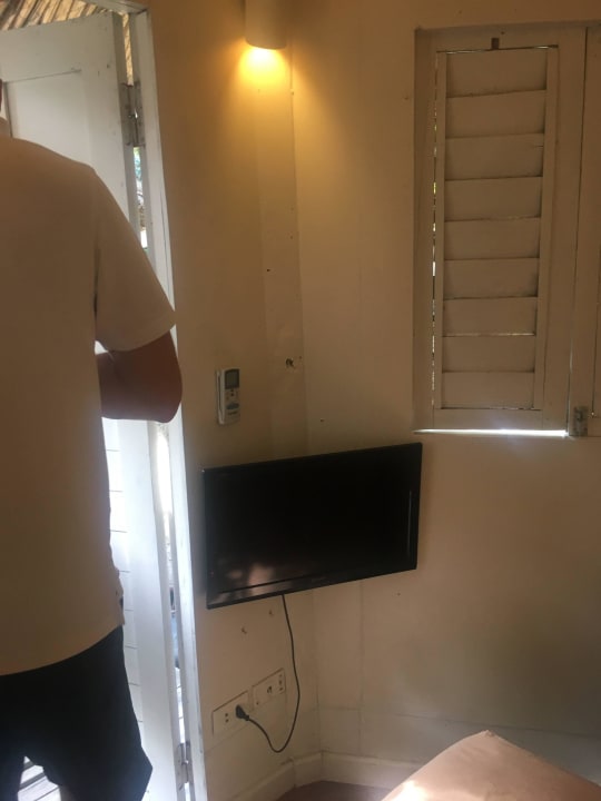 W małym pokoju TV tez było  Flamingo Cat Ba Resort