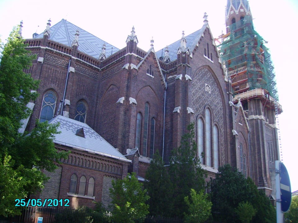 Kirche , gleich rechts neben dem Hotel Hotel Dominik Panzio