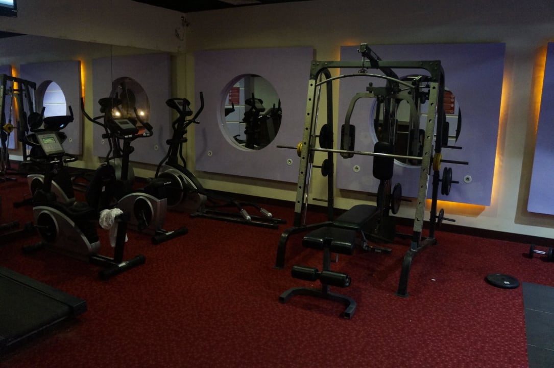 Fitnessraum, Geräte wirken alt Armas Gül Beach