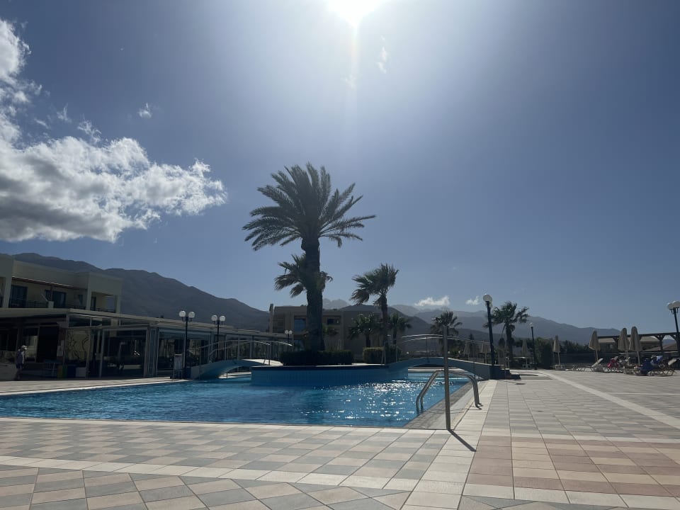 Pool Hydramis Palace Beach Resort