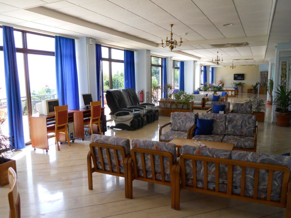 Lobby z barem i tarsem widokowym Alexandra Beach Resort & Spa