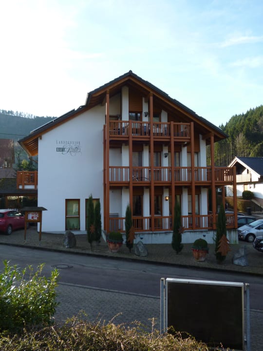 Von der Strasse her gesehen Landpension Haus Ruth