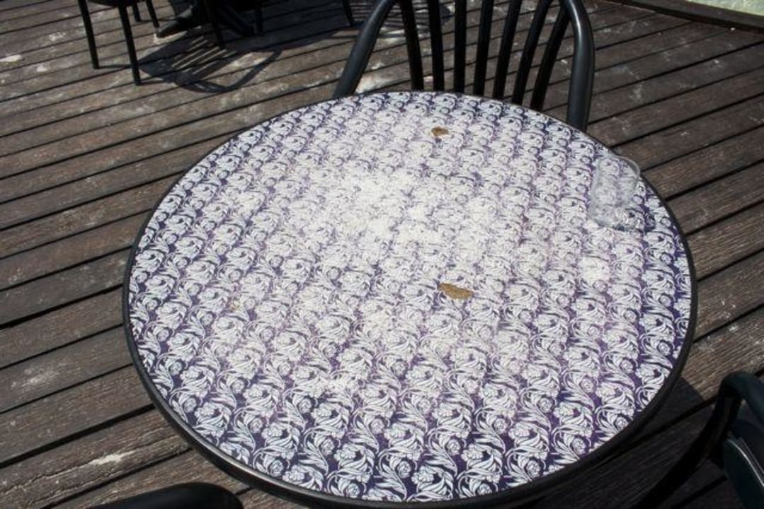 Tisch in Hauptbar Adaaran Club Rannalhi - All Inclusive