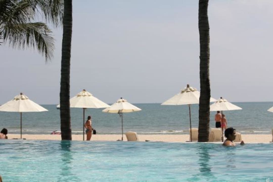 Der Pool, dahinter der Strand Veranda Resort & Villas Hua Hin Cha Am