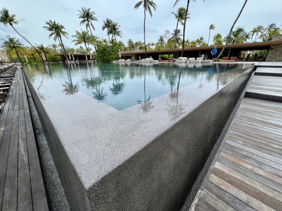 Pool Patina Maldives, Fari Islands