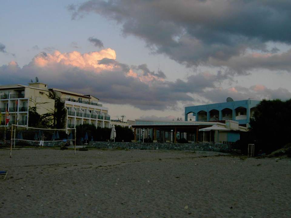 Hotel vom Strand aus gesehen Hotel Kathrin Beach