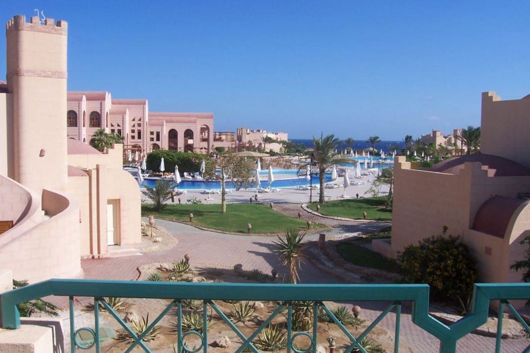 Blick vom Balkon zum Pool Sentido Akassia Beach