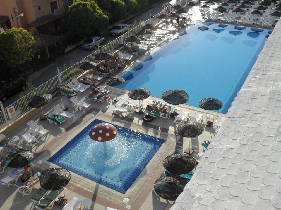 Het zwembad in zijn geheel Hotel Ephesia