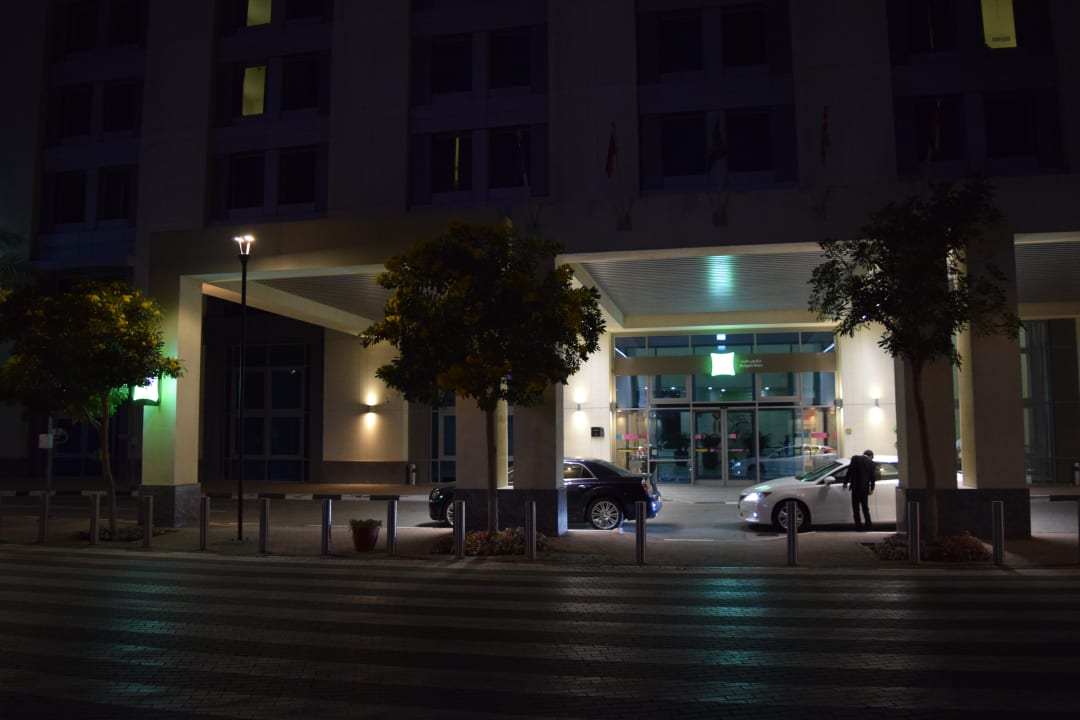 Lobby ibis Styles Dragon Mart Dubai