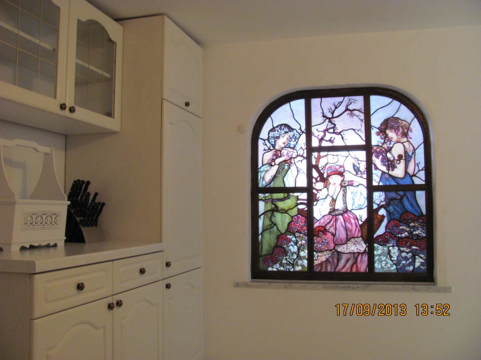 Luxus-Apartment Bavaria -Küche Fenster bleiverglas Apartment Storchenfärbe