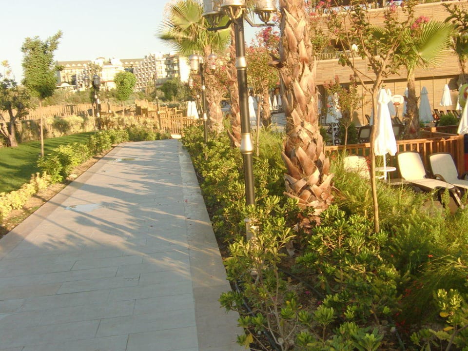 Weg zur Poolbar Diamond Excellence Resort & Spa
