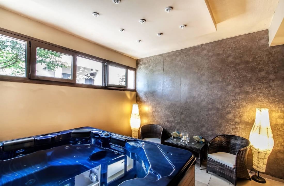 Skopelos Holidays Hotel & Spa- Jacuzzi Skopelos Holidays Hotel & Spa