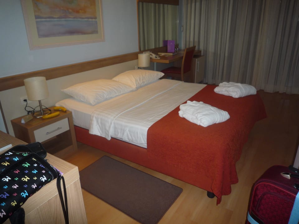 MIT BADEMANTEL Hotel Aurora