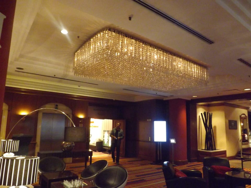 Роскошная люстра  Lindner Hotel Cologne City Plaza, part of JdV by Hyatt