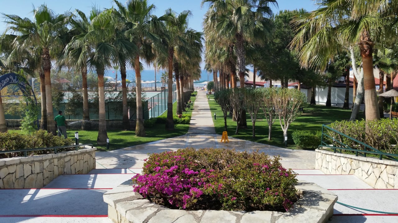 Weg zum Strand  Hotel Miramare Beach