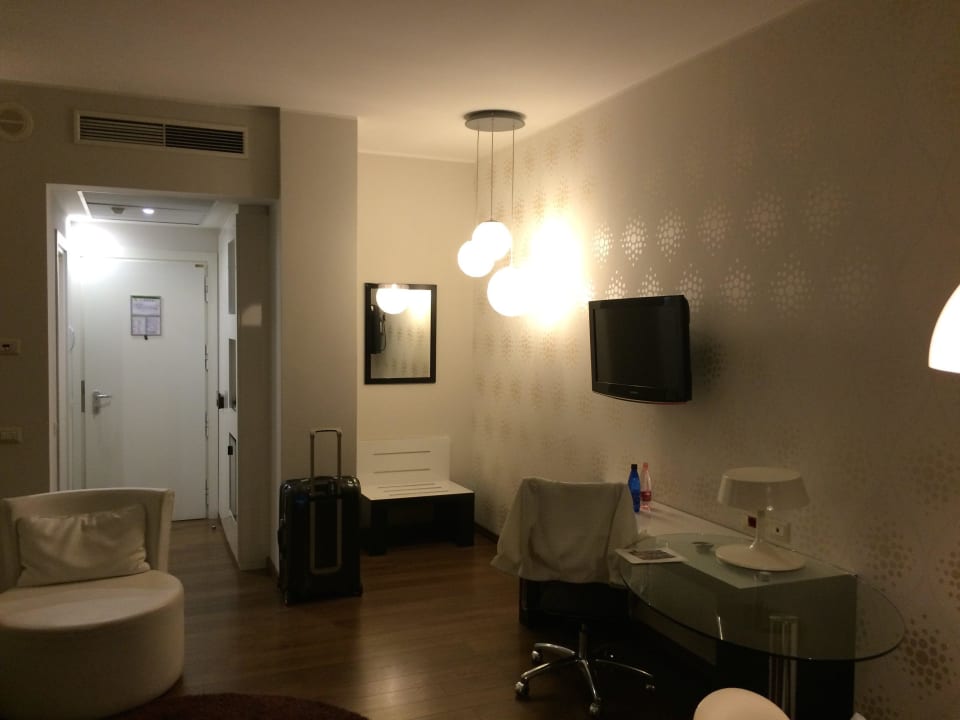 Eingang Hotel Holiday Inn Genoa City