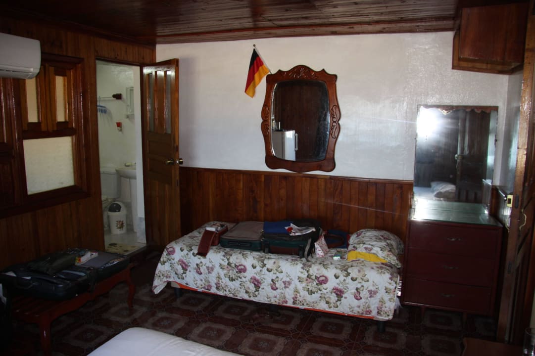 Zusatzbett und Badtür  Casa Lourdes Balgas y Francisco Correa