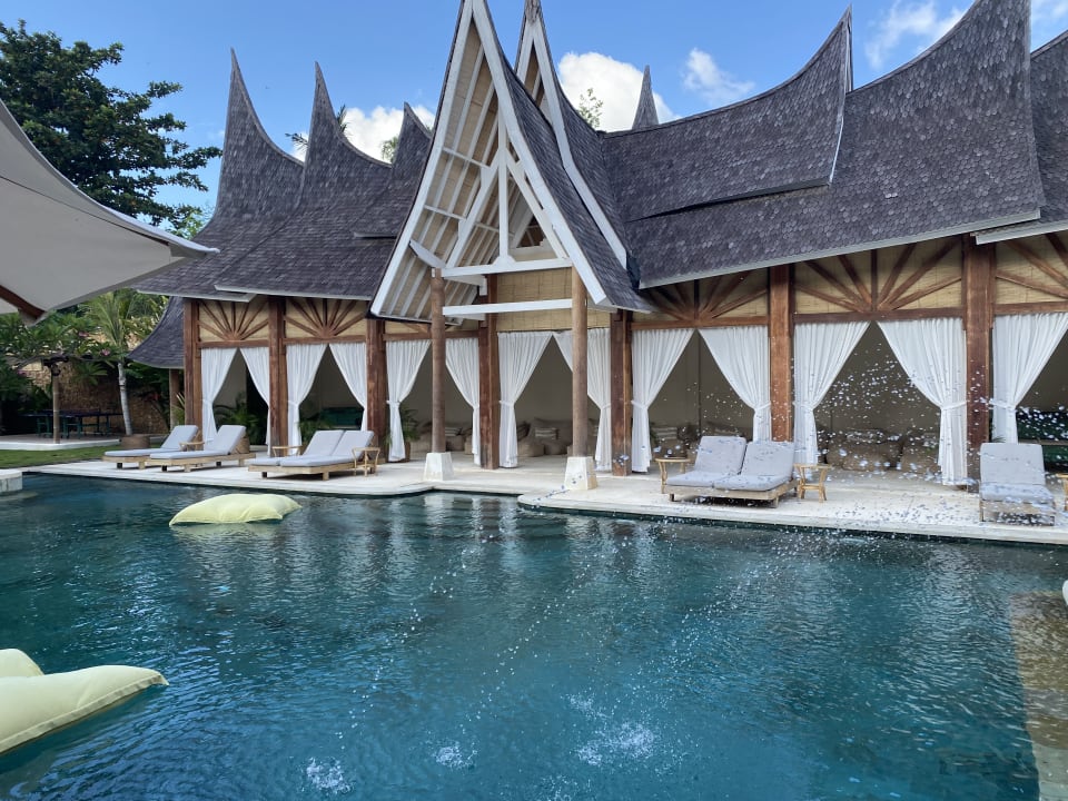 Pool Rascals Hotel