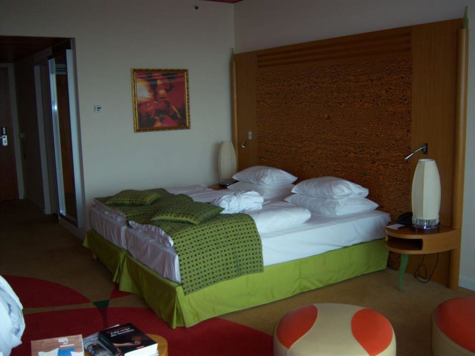 Blick vom Fenster in das Zimmer ScanHotels City Rostock