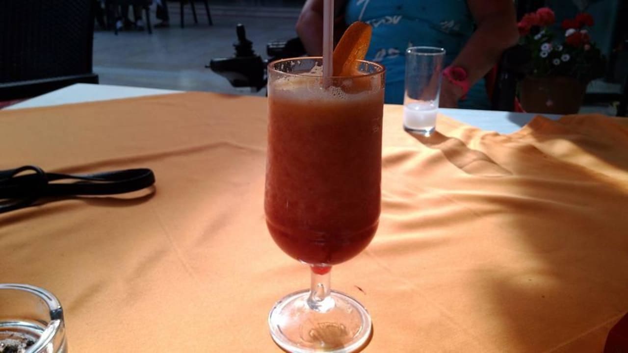 Cocktail von der Vitaminbar mit Wodka Grand Seker Hotel