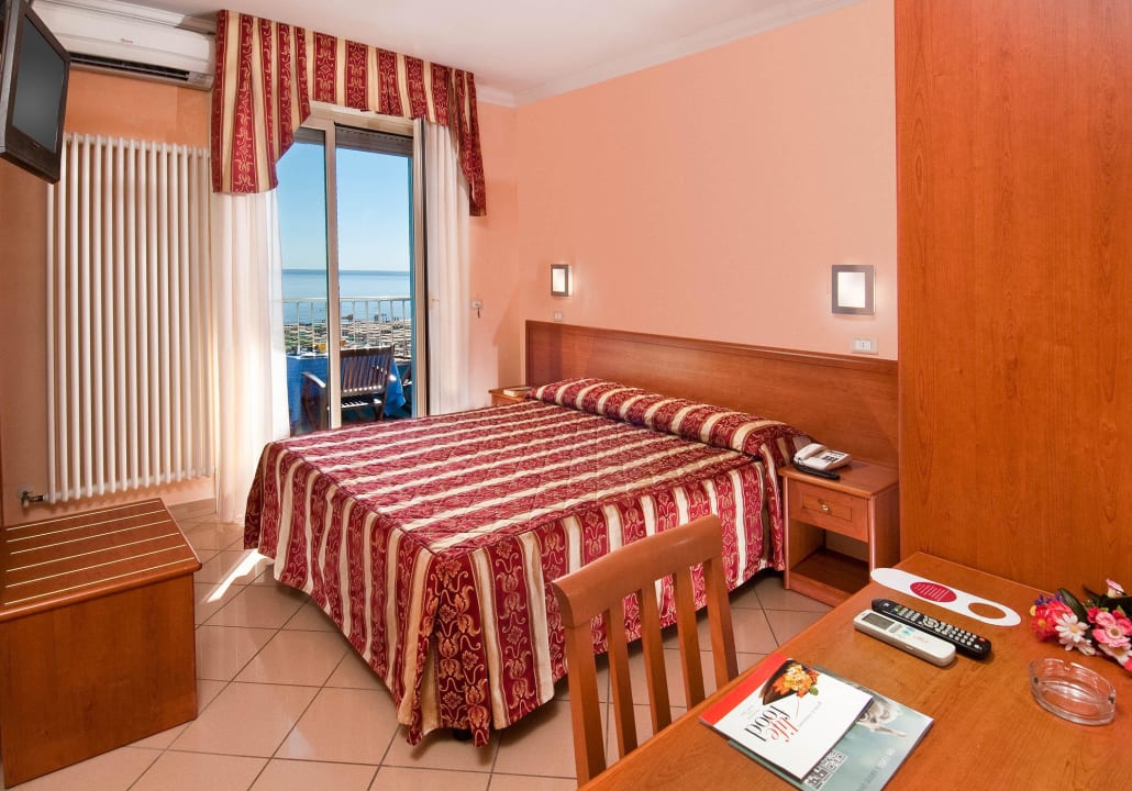 Hotel Bristol camera terrazzo fronte mare a Cervia Hotel Bristol