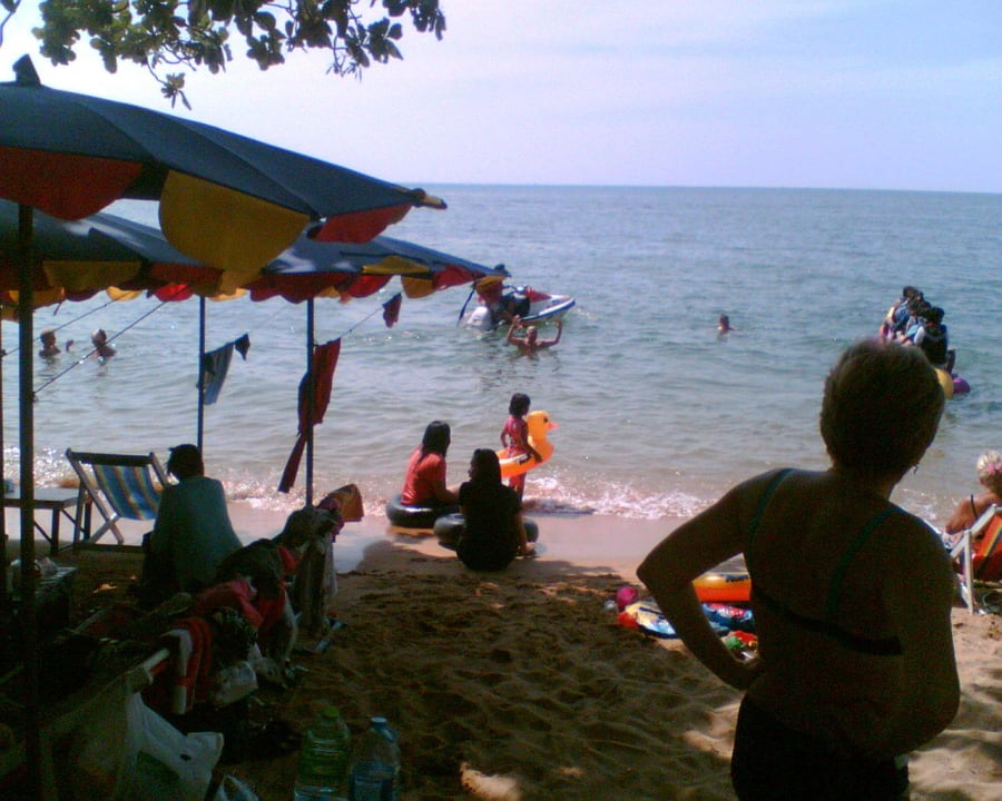 Reges Treiben am Strand GLOW Jomtien Beach Chayapruek