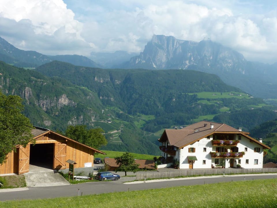 Pension Pennhof mit Ausblick auf das Schlernmassiv Hotel-Chalet Pennhof