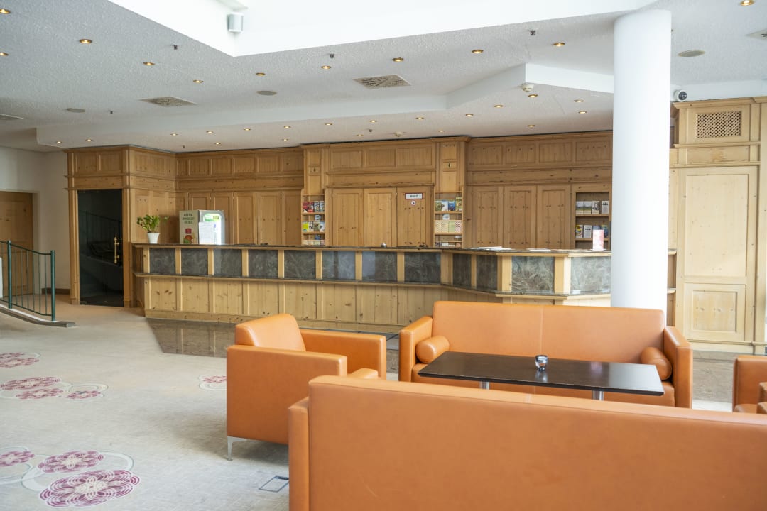 Lobby Atomis Hotel Munich Airport by Mercure