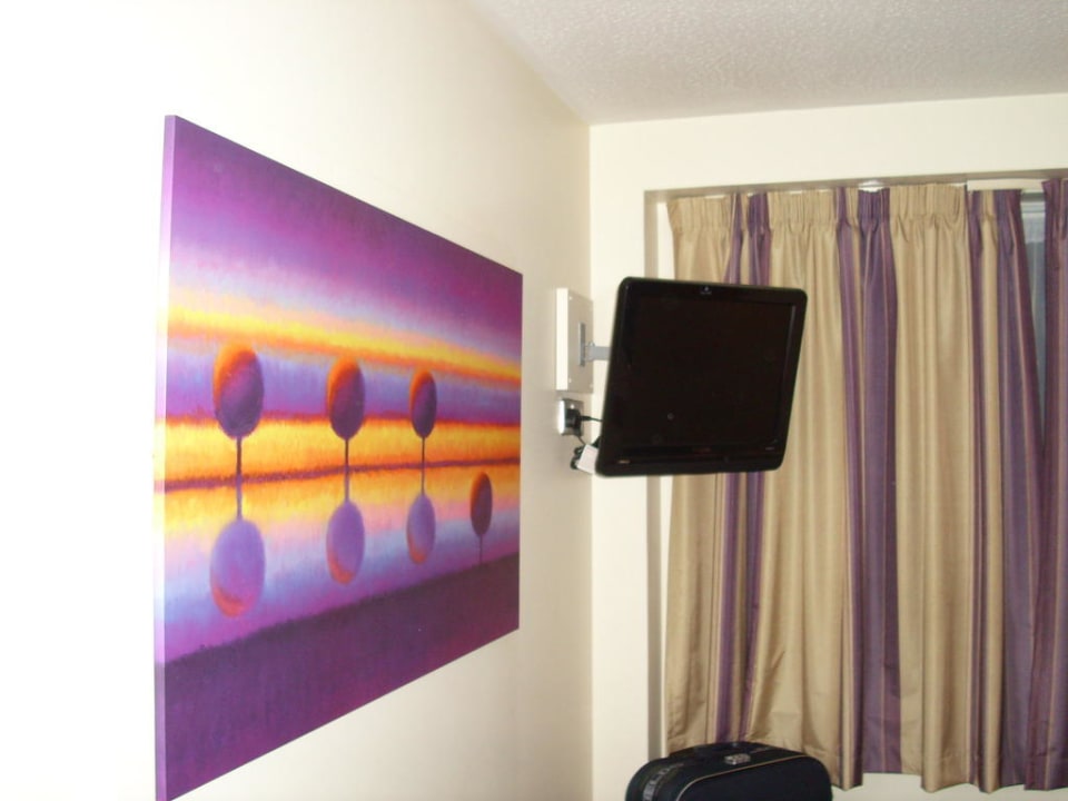 TV Premier Inn London Kings Cross