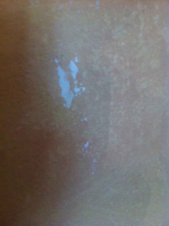 Große Farbflecken an den Wänden STROBLHOF Active Family SPA Resort