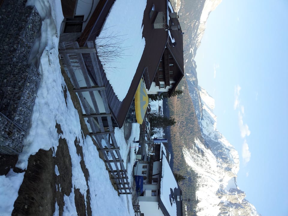 Apres-Ski Bar in direkter Nachbarschaft Boutique Hotel Bellevue Lermoos