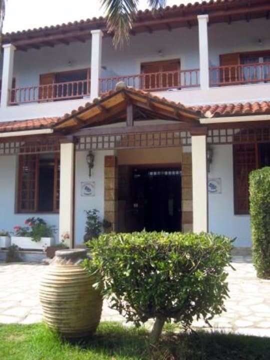 Hoteleingang Acharavi Beach Hotel