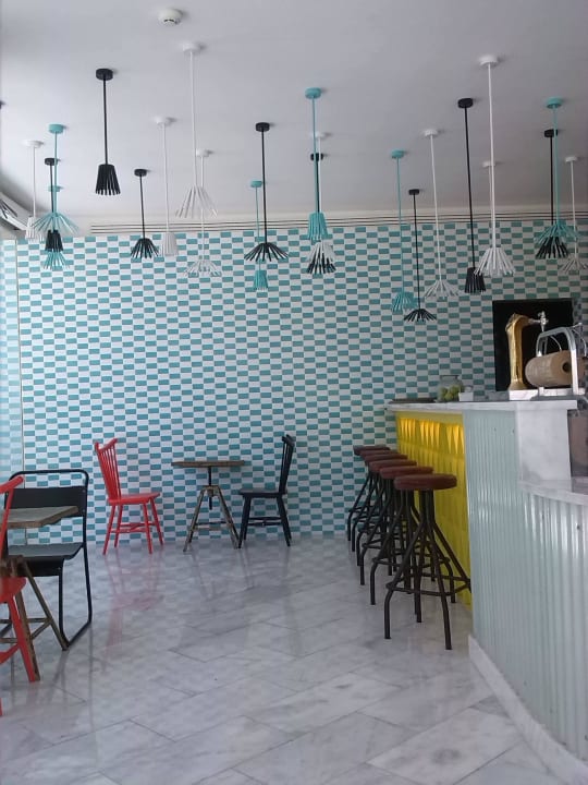 Bar neben der Lobby Hotel Gold by Marina