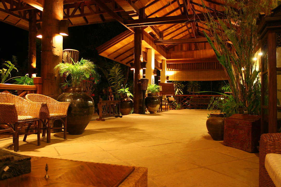 Elegante Lobby am Abend Hotel Inle Lake View Resort