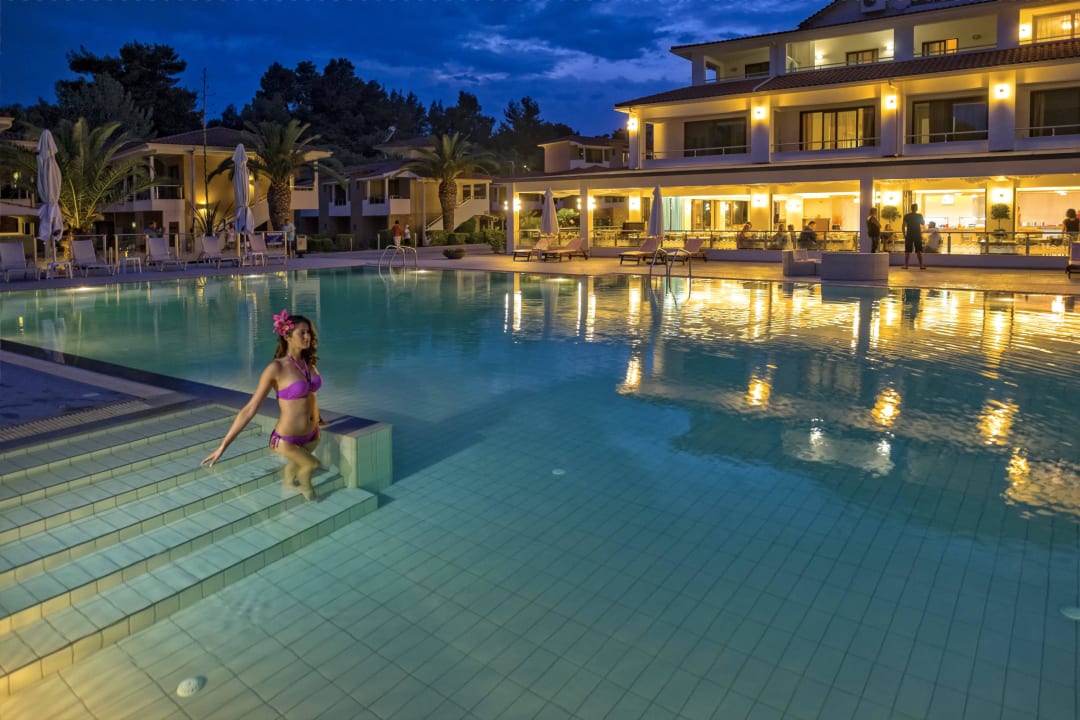 POOL Hotel Lagomandra Beach