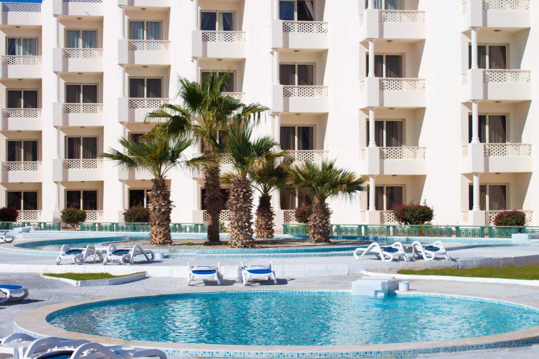 Pool White Valley Palace